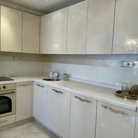 Yo Two - Lux With Parking