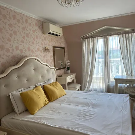 Yo Two - Lux With Parking